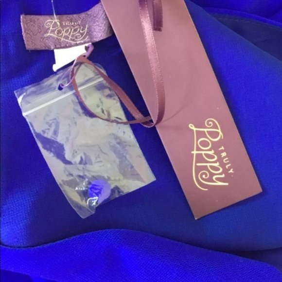 Truly Poppy Women's Long Layered Cold Shoulder Sleeve Cobalt Blue Top Sz  S - Picture 5 of 15
